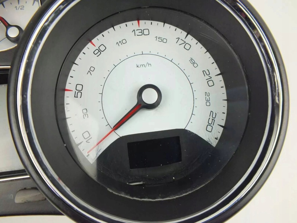 Peugeot 308 2018 панель / спідометр в Україні