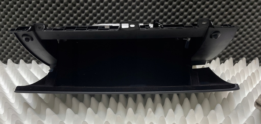 фото №3, Tesla y бардачок