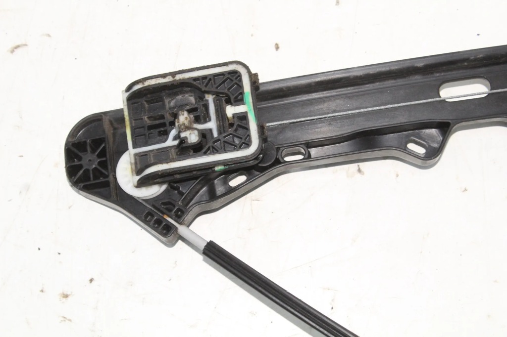 Подъемник стекло правых передних дверь opel mokka 9828130680 1.2l бензиновый Киев