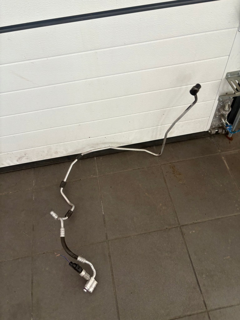 фото №1, Патрубок трубка кондиціонера vw golf vi 1.2 tsi cbz 11r