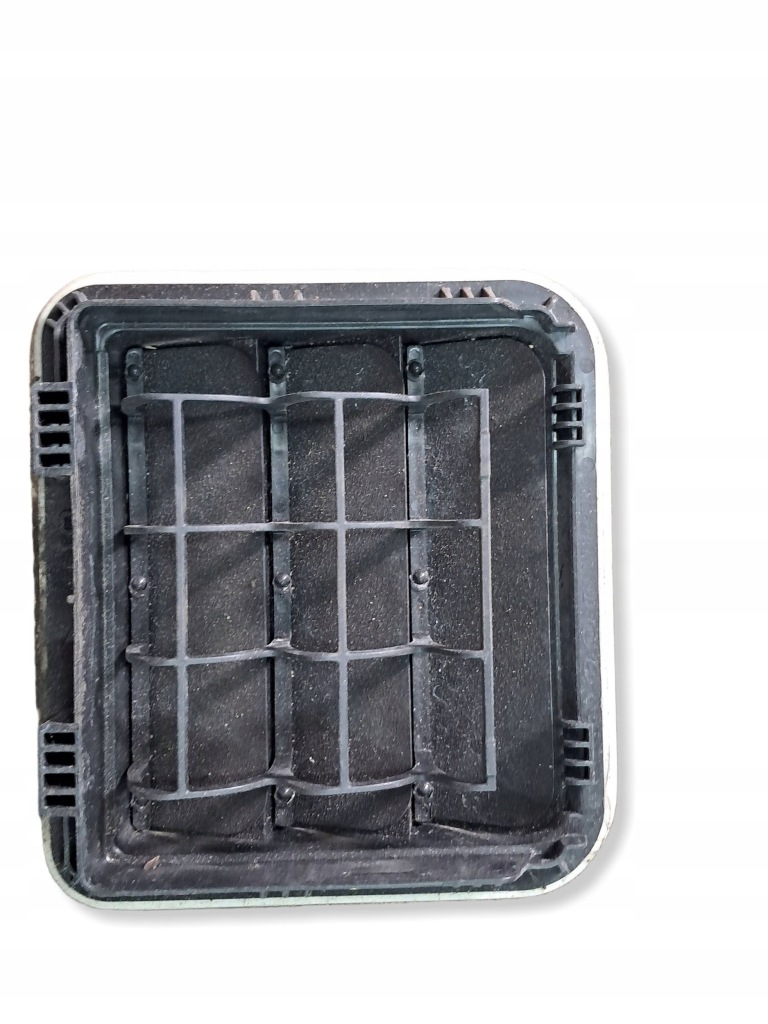 Купити Решітка вентиляційна правий задній hyundai tucson iv 2020 рік