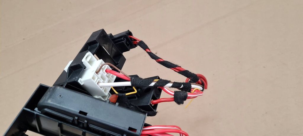 фото №10, A6 c8 4k кронштейн кронштейн коробка предохранителей 4k0971845 a7 4k