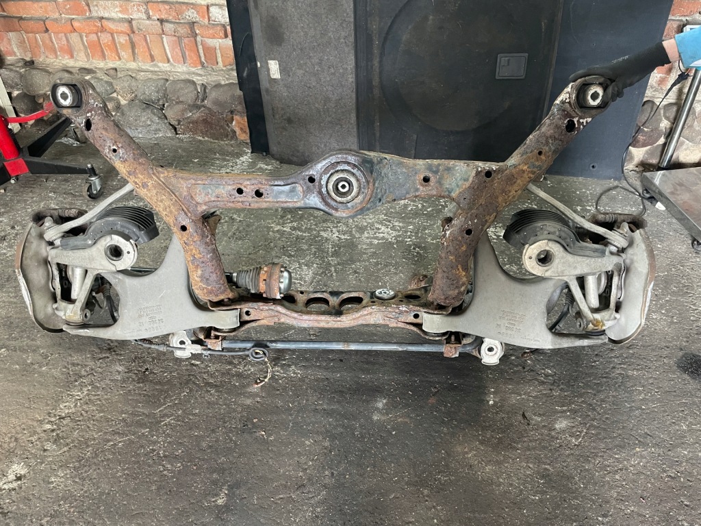 Підвіска задня повний балка підрамник підрамник a4 b8 s4 b8 quatro a5 8t s5 8t Ціна