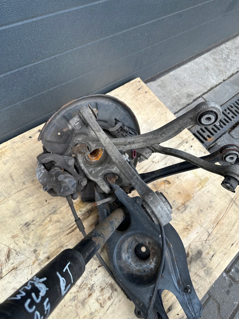 Купить Поворотный кулак, амортизатор, левая задний mercedes cls w218