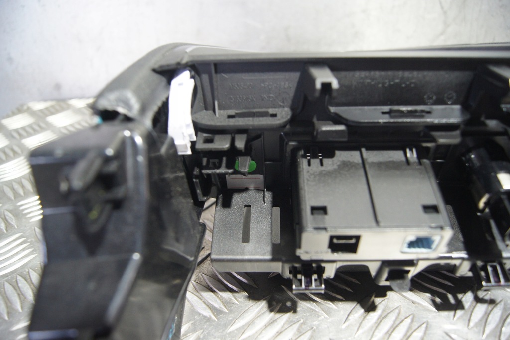 фото №7, Зарядное устройство индукционная рамка рычаг передач clio v