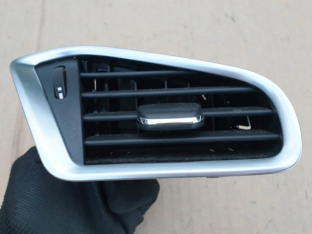 фото №6, Решётка обдув воздуха l/p citroen c4 ii 18r ds4