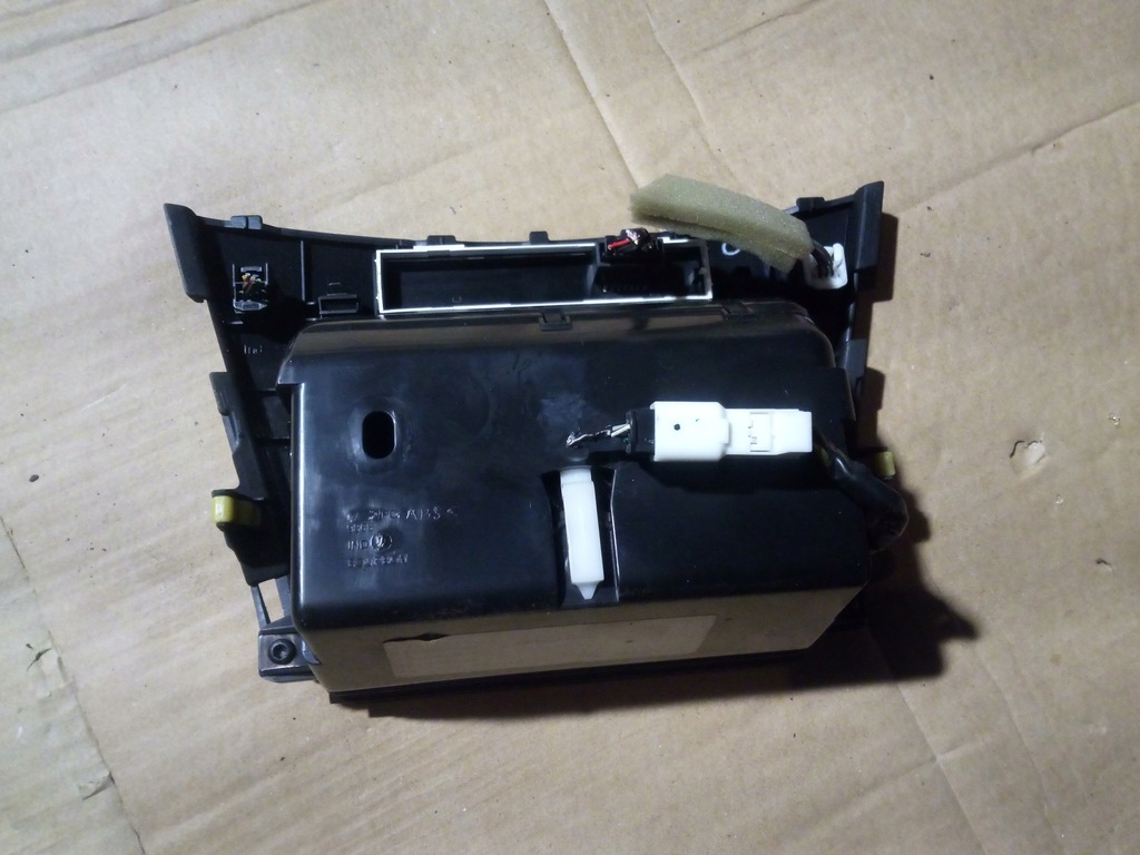 фото №5, Toyota avensis t27 09-15 пепельница панель