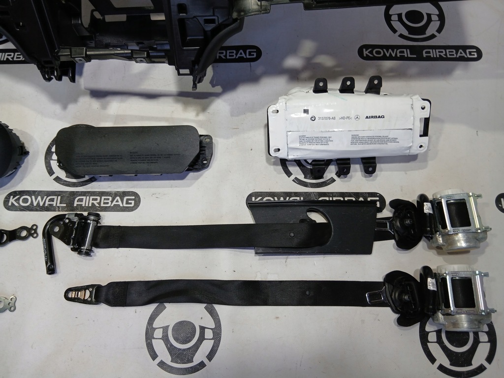 фото №6, Mercedes glc 254 w254 x254 c254 приборная панель консоль подушка безопасности подушки безопасности ремни оригинал