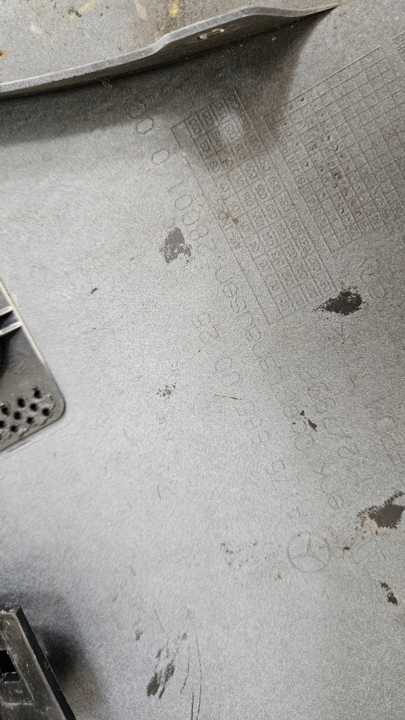 Бампер перед передній mercedes a-klasa a1768850025 Зі Шроту