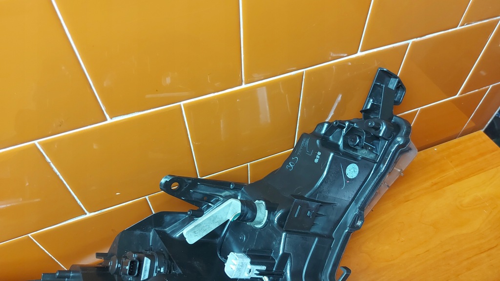 Фара фонарь  левая левый перед toyota avensis t27 15- рестайлинг с Разборки