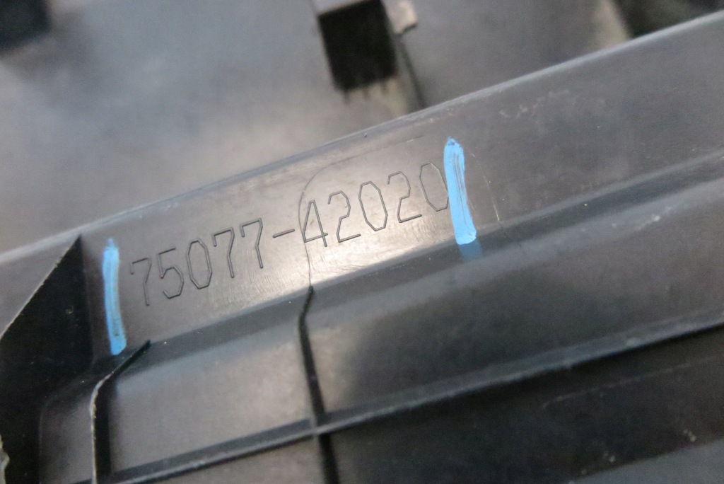 фото №9, Молдинг накладка дверь правая правый задняя toyota rav4 iv 75077-42020