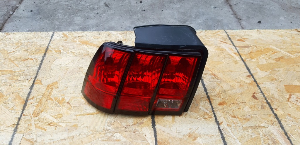 фото №5, Лампа задня задня ford mustang 99-04r