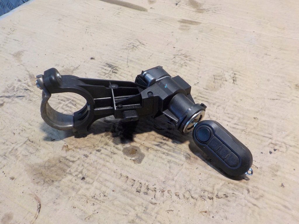 фото №1, Fiat punto evo 1.4 multiair 2013r замок зажигания + ключ