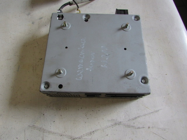 фото №1, Усилитель, тюнер mercedes w211