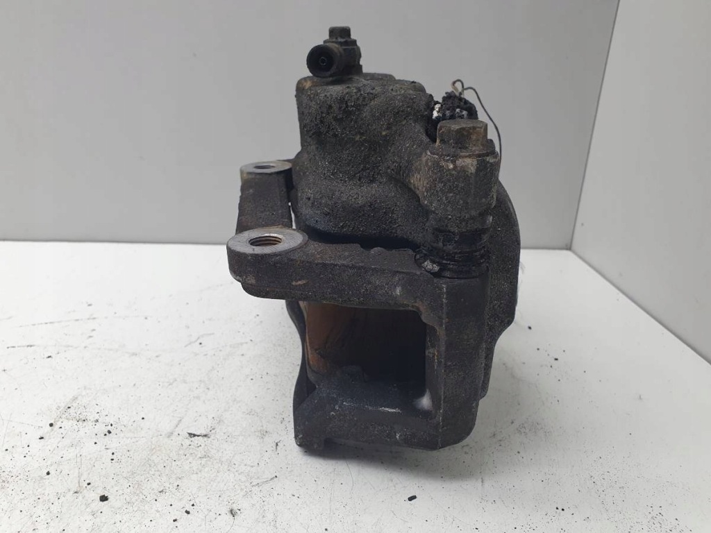 фото №9, Суппорт тормозной перед правый mercedes eqa