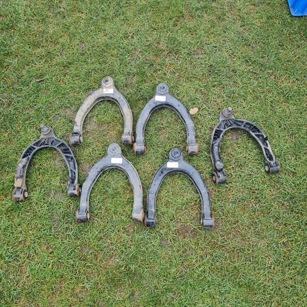 фото №1, Tesla 3 рычаг передний верхний правый