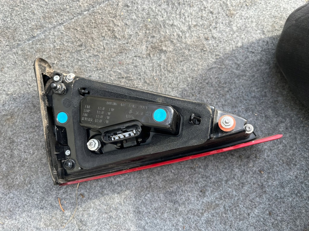 фото №3, 32 alfa romeo giulia лампа задняя правая крышка багажника