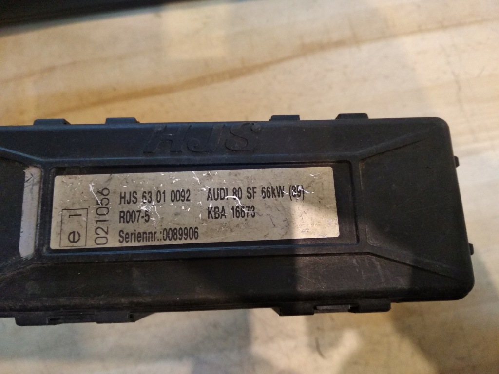 Блок управления бортовой компьютер двигателя audi 80 hjs63010092 Доставка