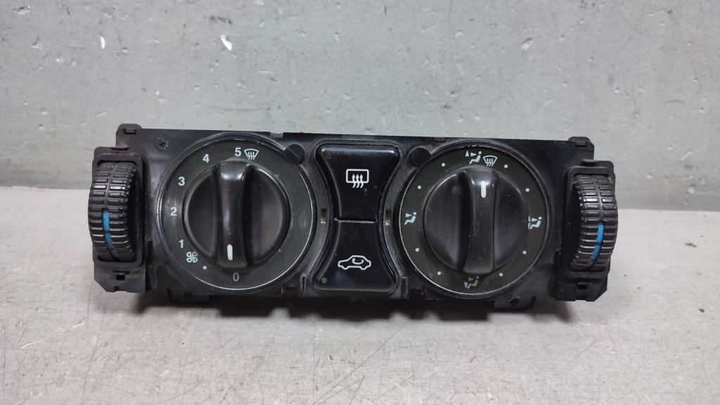 фото №1, Панель обдув mercedes e w210 2108300185