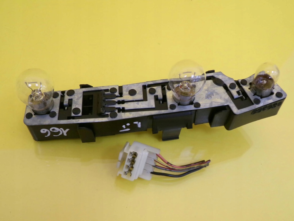 фото №1, Вкладыш лампы левый задняя w крышка alfa romeo 166 nr163