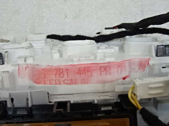 фото №8, Peugeot 208 2008 лампа потолочный освещение кабины 96738108 96781445pr