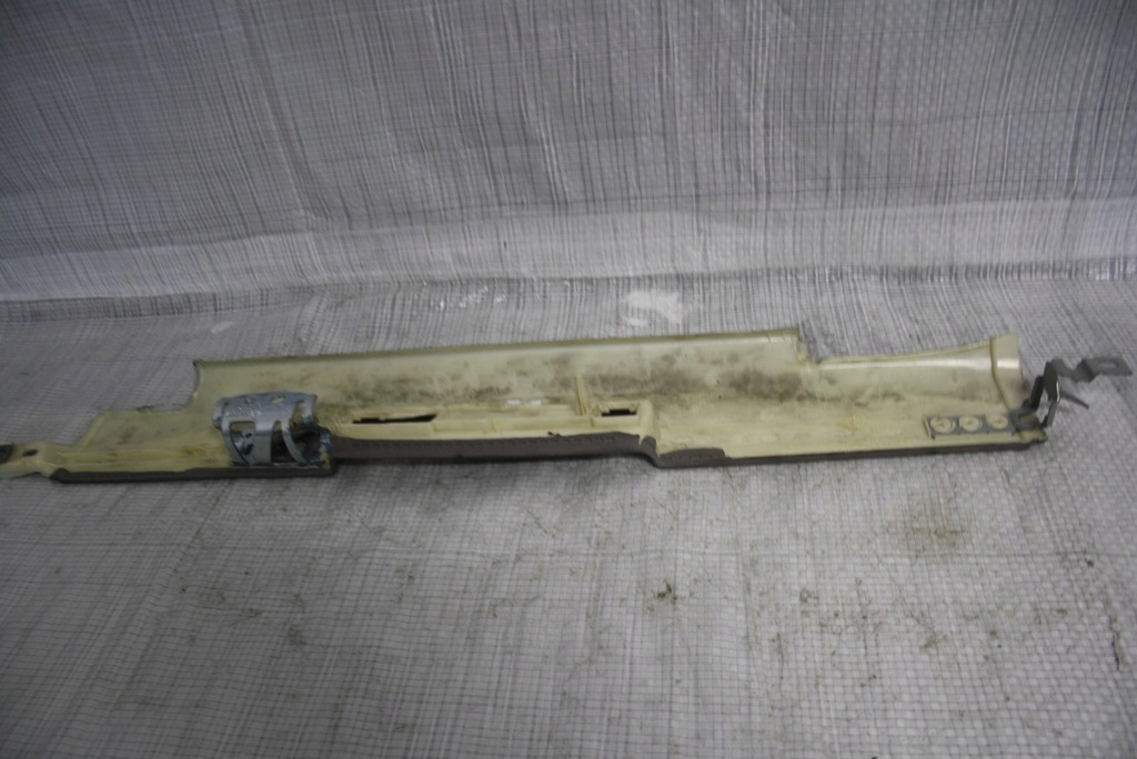 фото №11, Audi a4 b6 kombi захист стійка правий задня 8e9868632