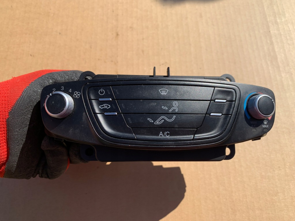 фото №1, Панель кондиционера обдув transit courier et76-19980-ae хороший оригинал