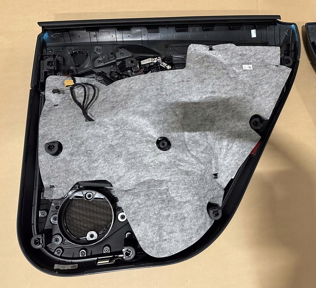 фото №9, Audi e-tron обшивки двері перед/зад alcantara білий nić bang&olufsen uk