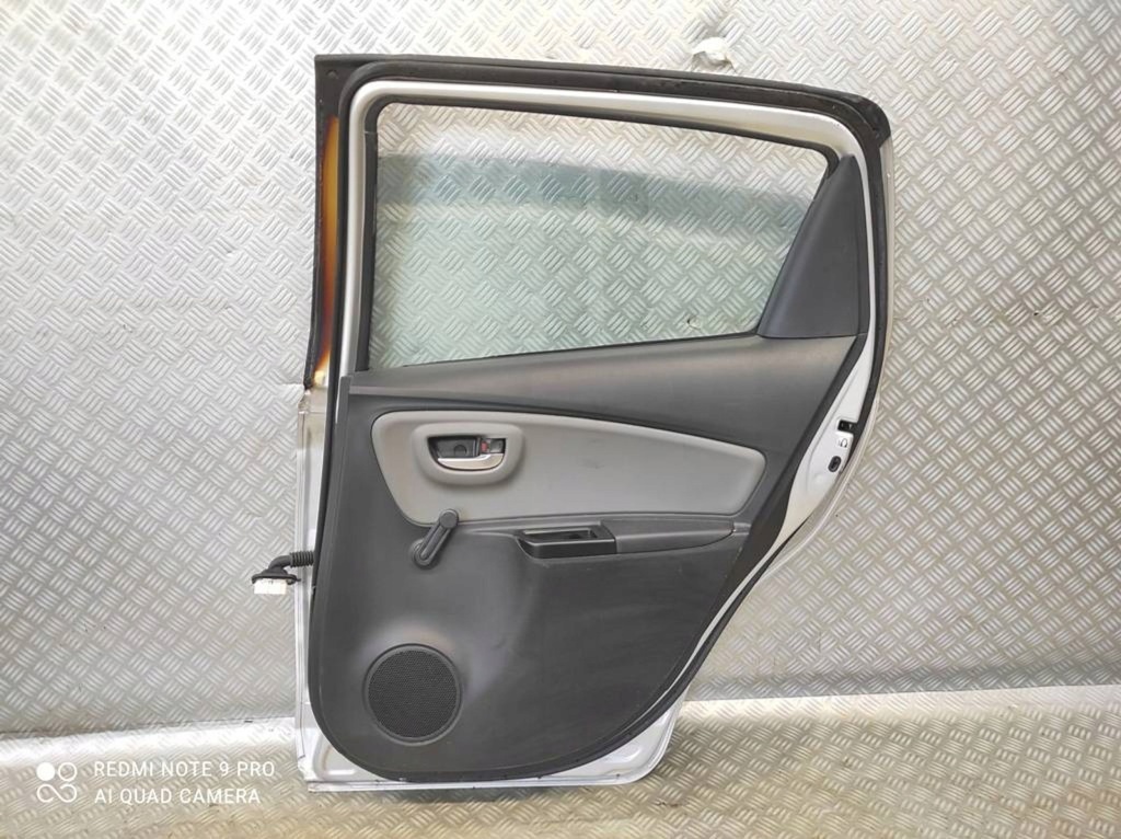 Дверь задняя правое  задний toyota yaris 3 рестайлинг  hb 5d 2015-2021 код лакокрасочного покрытия 1f7 Доставка