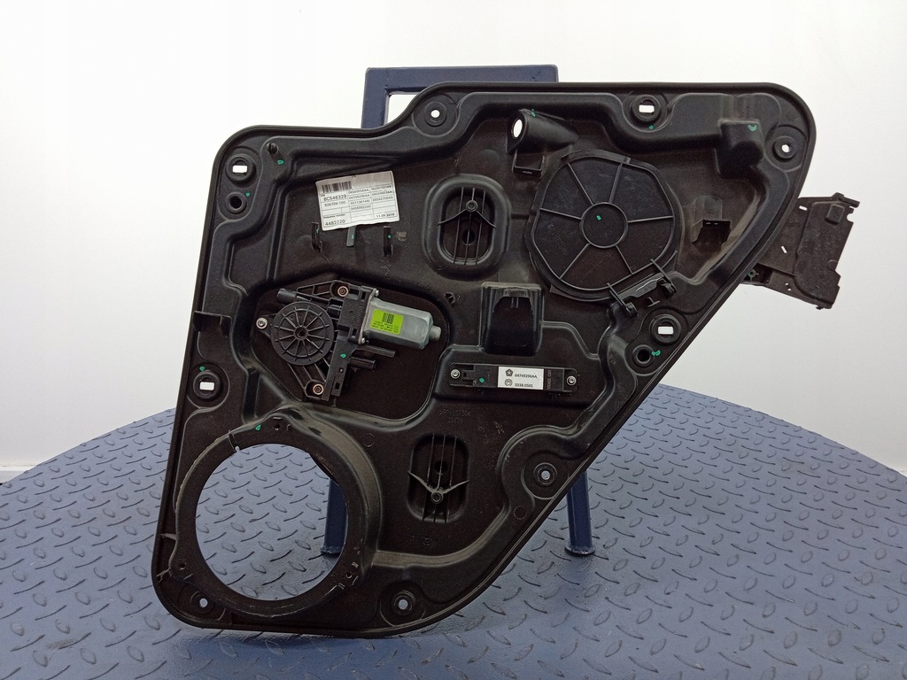 фото №1, Grand cherokee wk2 подъемник задняя правый