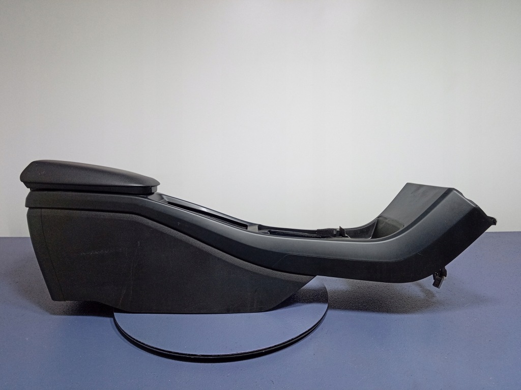 фото №1, Volvo v40 ii туннель средний подлокотник кожа