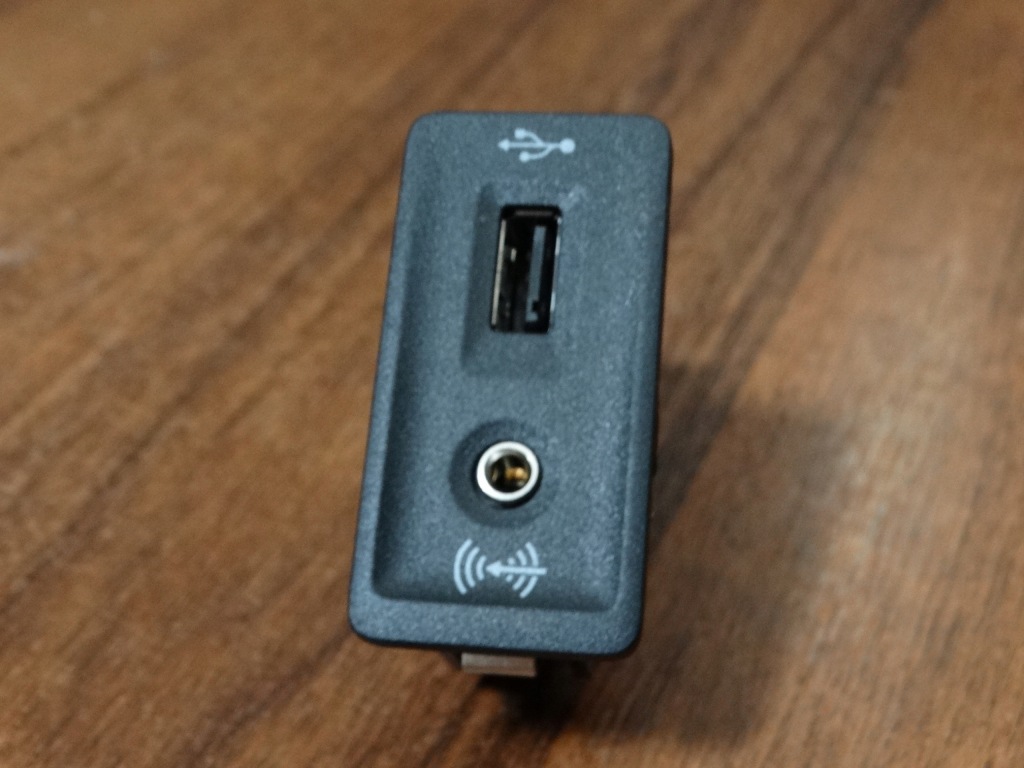 фото №1, Idealne з'єднувач usb aux porsche panamera 971 1