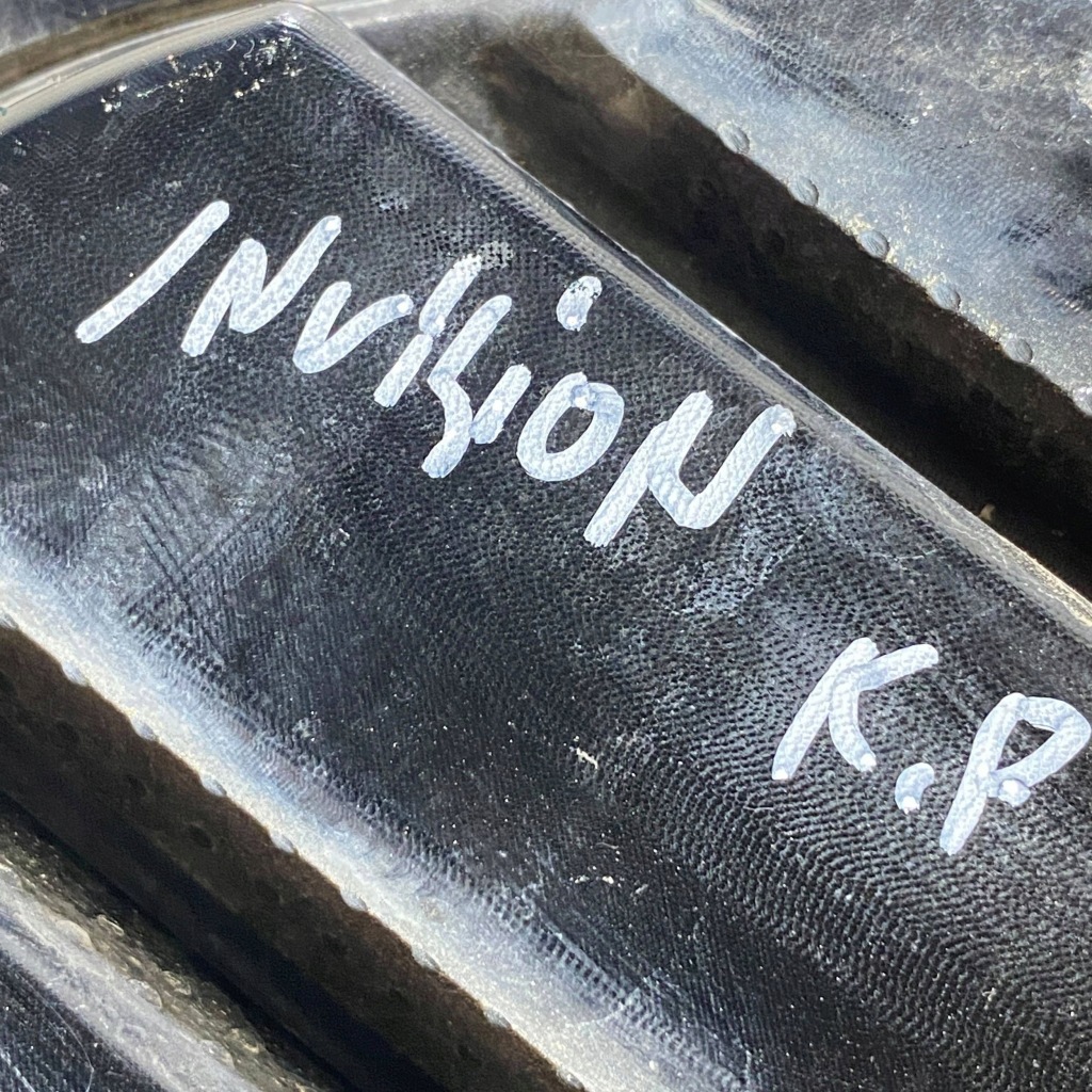 Купити Buick envision ii 2022 ліва сторона решітка нижня бампера передній