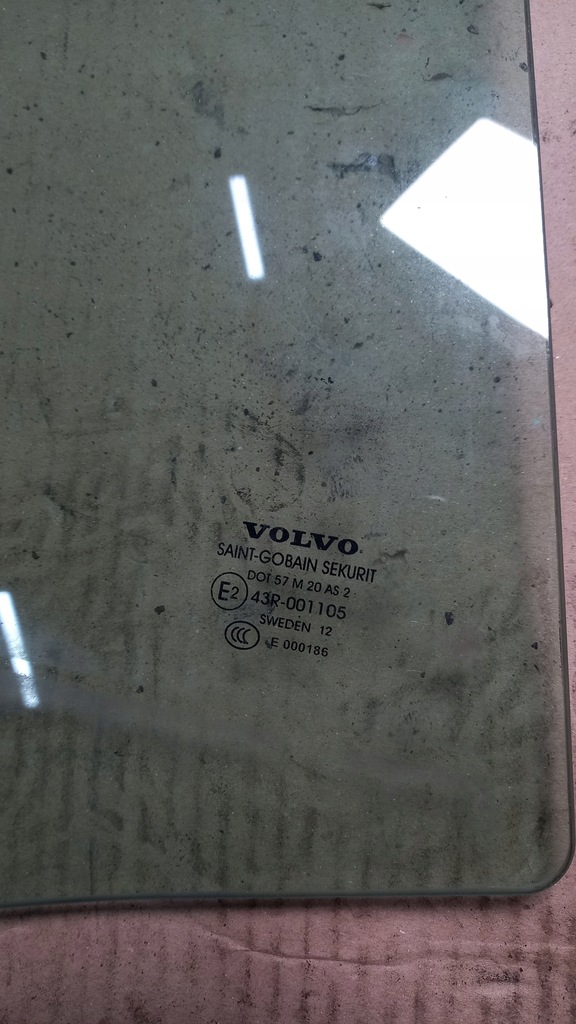 фото №2, Стекло левый задняя volvo s40