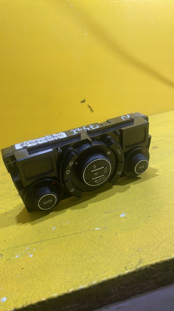 фото №1, Peugeot 3008 панель кондиционера