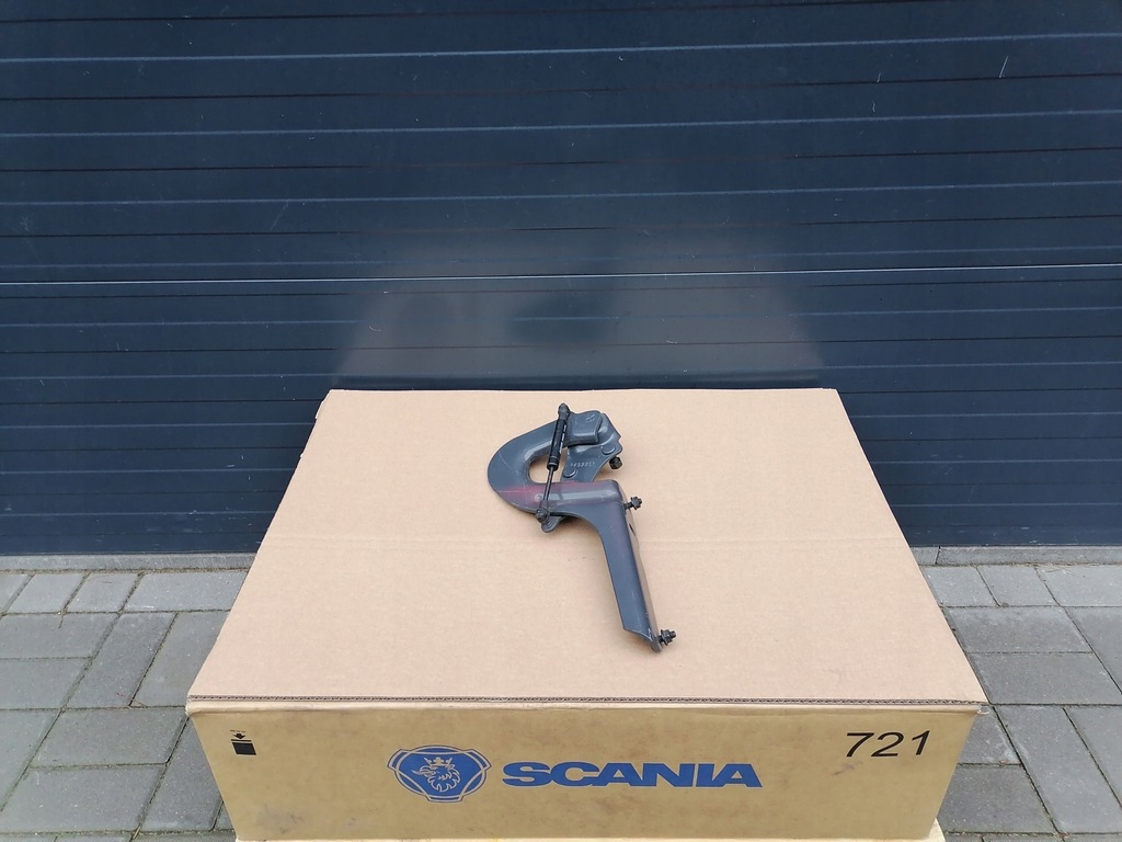 фото №1, Петля решётка радиатора scania r s 2492751