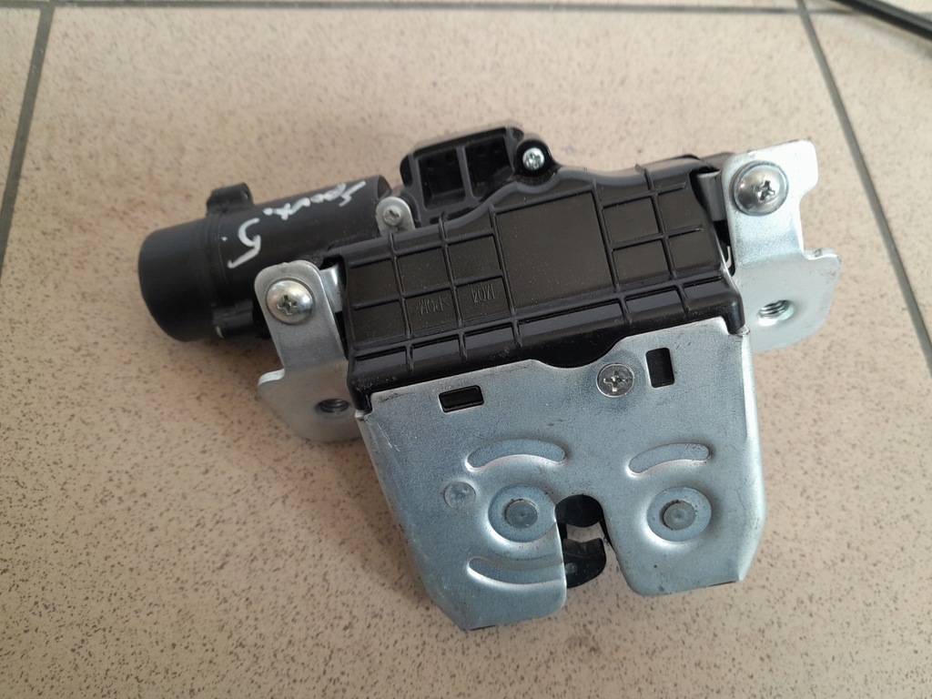 фото №1, Kia sportage v 2021- замок крышки электрический задняя