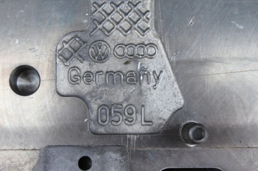 Головка двигуна vwag 2.5 tdi v6 24v 059103063ac Зі Шроту