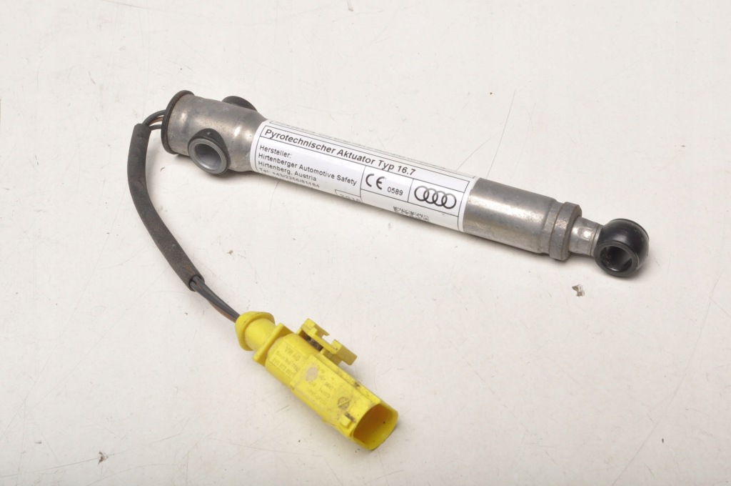 фото №1, Audi a3 8v патрон капот 8v0823823f