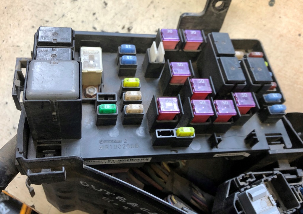 фото №1, Subaru outback iii 2.5 b коробка предохранителей