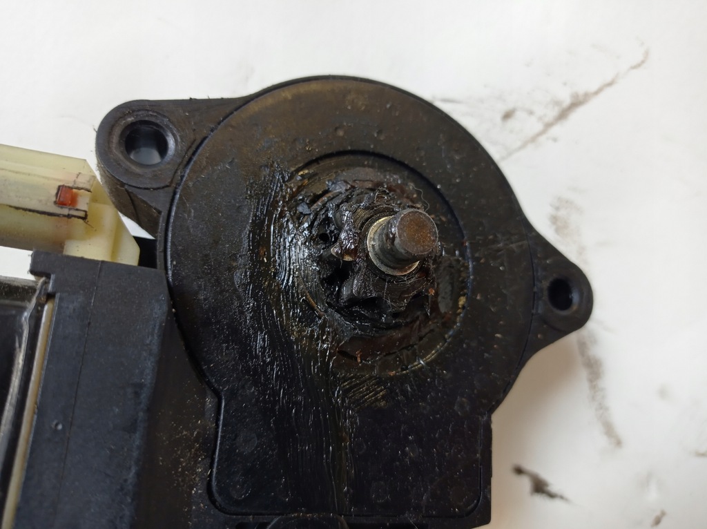 фото №5, Моторчик стекло левый перед trajet 824503a000