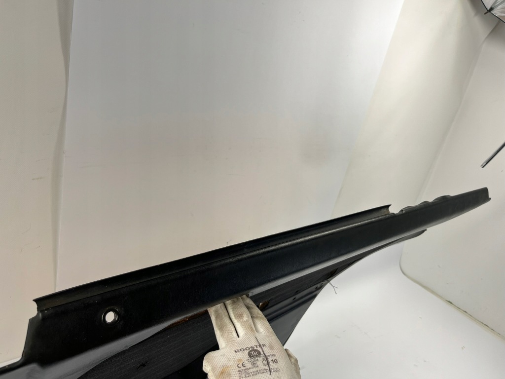 Купить Обшивка дверь правый задний  задний чёрный mercedes w124 1985-1989r