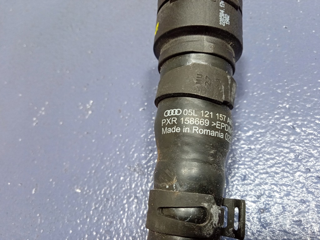 Skoda superb iii 2.0 tdi труба води датчик 05l121157ak в Україні