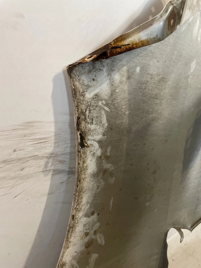 Крыло перед передний правая  nissan nv200 в Украине