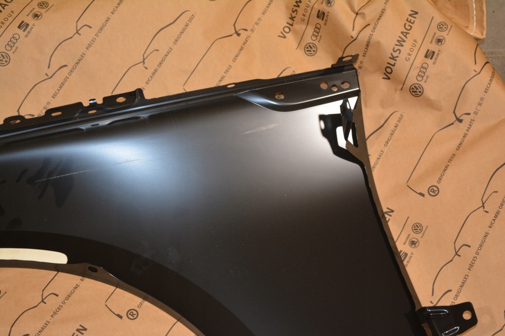 Audi a5 8w6 f5 крыло  правый  перед оригинал идеальный 8w6821106b с Разборки