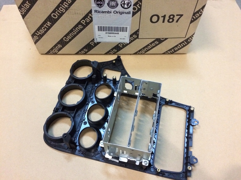 фото №3, Alfa romeo 159 10-11 dekor приборная панель pod радио vv849