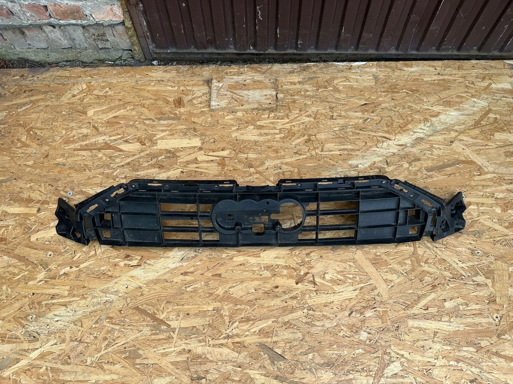 фото №11, Кронштейн каркас решетка 4k0807233 audi a6 c8