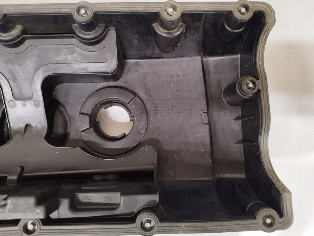 фото №12, Vw t5 крышка клапанов 070103469b