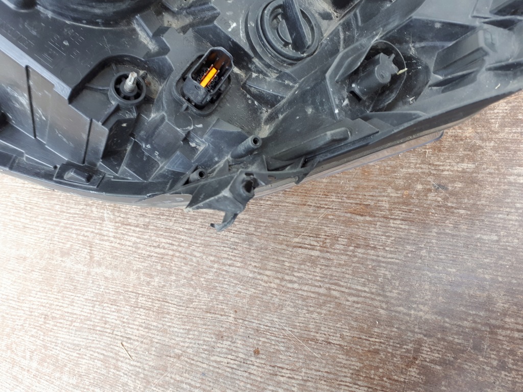 фото №9, Opel vivaro ii 14- лампа передняя правая 260104319r europa