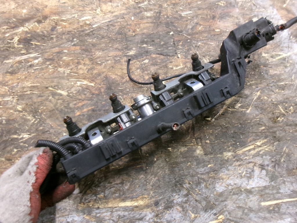 фото №1, Mini cooper r53 молдинг впрыскная форсунки 1.6 16v